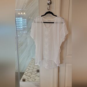 Ariat. White lace top, EUC. Size L